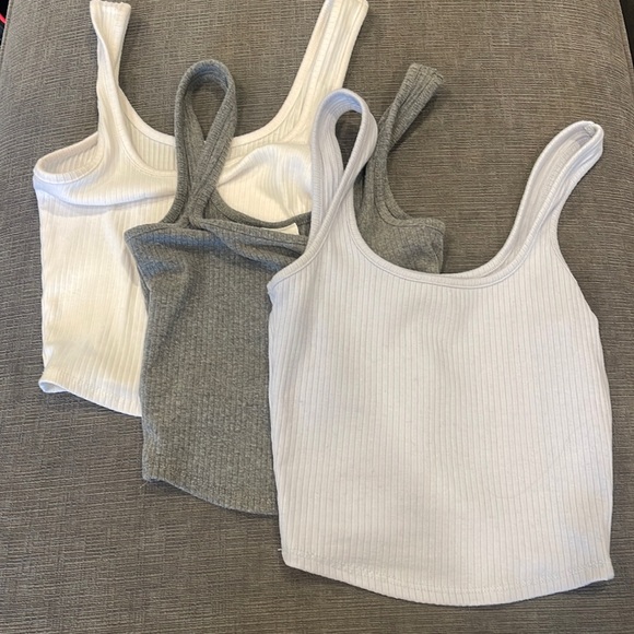 Tops - 3 tanks tops for 10$